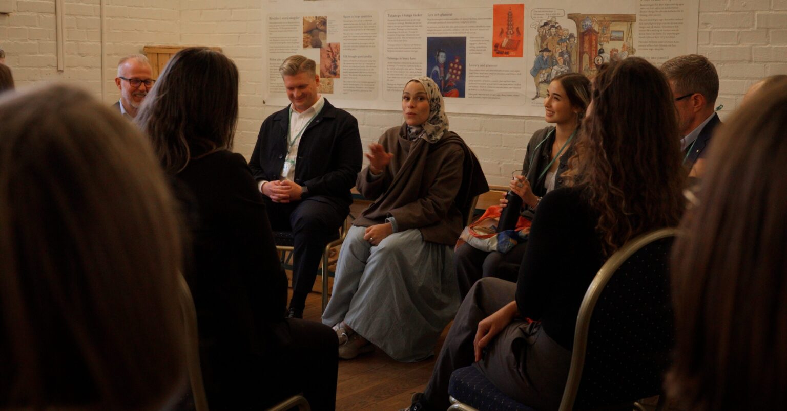 Dr Alaa Murabit is talking and doing gestures with her hands Greencarriersa head of sustainability Patrick Westraeus is laughing
